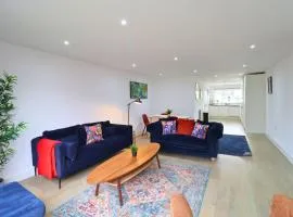 London Mitcham Beautiful Three Bedroom House