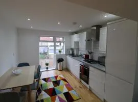 London Mitcham Stunning Two Bedroom Apartment