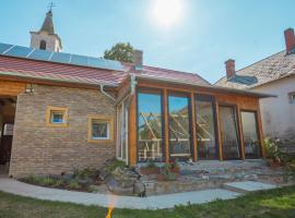Nora Guest House - Happy Rentals, hotel di Nagygörbő