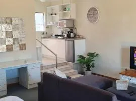 Cozy studio flat in Goodwood