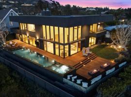 Surfside Malibu by Stay Awhile Villas, hotel di Malibu