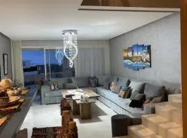Superbe duplex de luxe neuf et spacieux avec vue sur l'océan دوبلكس جديد فاخر مع إطلالة على المحيط