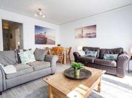 Courtsknap Contractors Sleeps 9 Free Parking WiFi, hotel v destinaci Swindon