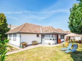 Holiday Home Sunny by Interhome