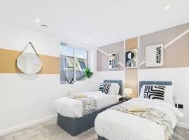 Stylish 2 Bedroom Flat | Sleeps 4 |