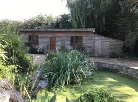 Cosy South Gloucestershire Cabin Retreat
