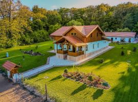 Bányahegyi erdei nyugalom és wellness, hotel with hot tubs in Tardos