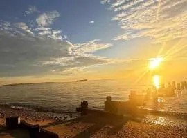 coastal and cozy beach stay, pet friendly