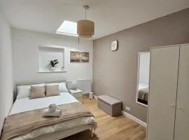 Bright & Cosy City Flat