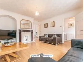 4-Bed House in Lowton Ideal for Contractors & Families
