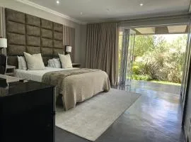 Decollage Estate