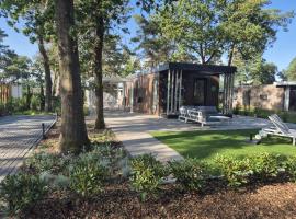 Casa Sallandia met Outdoor Wellness!, בקתה בHaarle