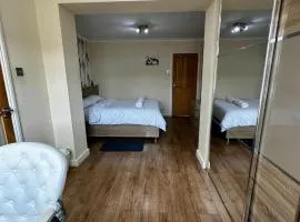 Spacious Ensuite Room With Garden View