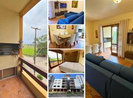 Apto 2 quartos na praia de Torres - 500mts do mar - Varanda com churrasqueira - Tv Smart - Wifi - Garagem - Aceita Pet, hotel di Passo de Torres