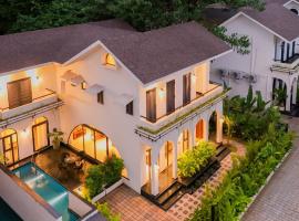 BellaVie 3-BHK Villa With Private Pool & TV Lounge Area in A Gated Complex ค็อทเทจในชิโวลิม