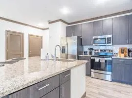 Boulevard Stays Charming 2BR Retreat Pool Parking Gym