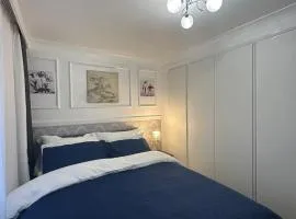 Maple Grove - Luxury 1-Bedroom apartment with garden and parking in Greater London