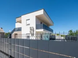 Family-friendly apartments with swimming pool Vir - Lozice, Vir - 24328