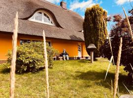 Ferienhaus Brise - Kapitänskajüte, hotel in Wieck