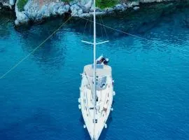 Nautical Nomads Yacht Charter