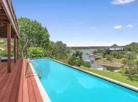 Upstay - Austin Getaway - Pool & Hot Tub & Games