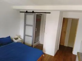 Chambre au calme en lisière de forêt