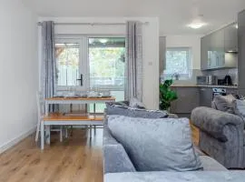 Spacious 4 Bedroom Home with Parking Near Heathrow