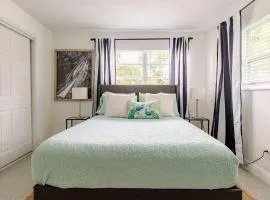 Your Modern South Florida Oasis Comfy and Central