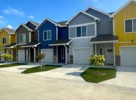2 Beds, Built-in Office, Gated Entry