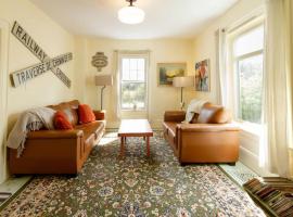 Central Picton Apartment, Sleeps 8; The Iron Horse，位于皮克顿的酒店