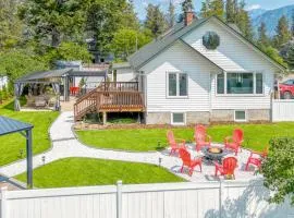 Backyard Oasis Hot Tub, BBQ, Outdoor Bar