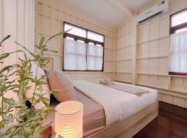 White & Green Guesthouse, hotel in Bangkok Yai