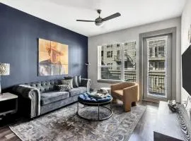 Boulevard Stays Dashing 1BR Suite Pool Parking Gym E