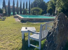 Il Borgo Del Lupo Relax Family Apartments in Tuscany with Restaurant & Swimming Pool, hotel in Sarteano