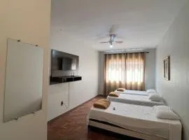 Apartamento 105 - Suíte em região central com ventilador