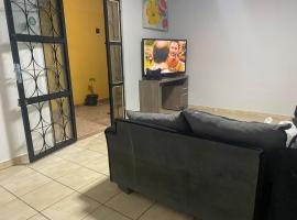 Casa Bem Aconchegante com 02 Quartos 03 camas, hotel v destinaci Pôrto Velho