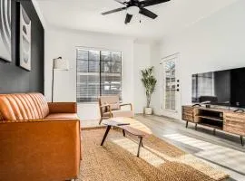 Boulevard Stays 1BR by Stadium Pool Parking Gym 02