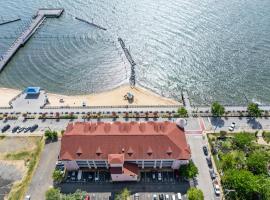 Bayfront Boardwalk Condo w Sunrise Views, Hotel in North Beach