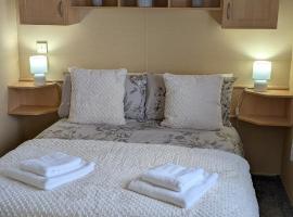 Happy Feet Pet Friendly Holiday Home Skipsea Sands, Bridlington, campsite in Bridlington