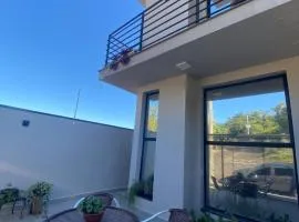 Quarto com Varanda e Vista para a Mata