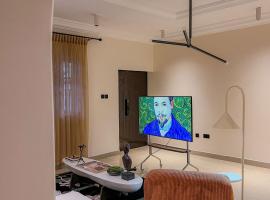 StaywithReda, hotel i Ogoyo