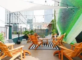 Sleeps 8 4 SoBro Suites w Kitchens Art Walk to Broadway – by AvantStay