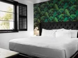 Sleeps 8 4 Stylish SoBro Suites Near Music Dining – by AvantStay