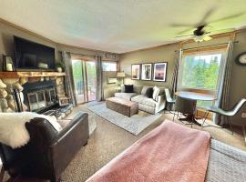 Ski in Ski out Cozy Studio Condo, Pool, Hot Tub, Views of Moose Mtn, hotel in Lutsen
