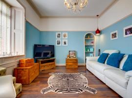 Tiffanys - Coorie Doon Stays