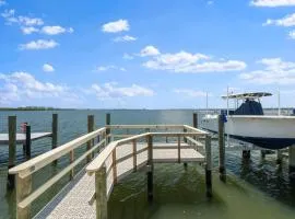 Waterfront Stunning 2 bed 2 bath riverfront beach home on Nettles Island
