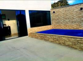 Conforto e Lazer! Casa com Piscina e 3 Quartos, casa rústica em Palmas