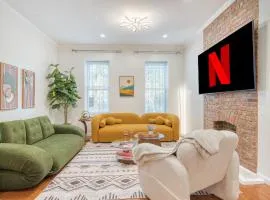 Spacious 1BR with King Bed, AC, Wifi & Streaming Entertainment