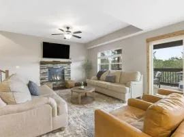 Luxury Lodge Near Lake - Hot Tub - Pools - Games