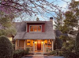 Luxury Lake House in Big Canoe/Game room/Fire Pit/Direct lake access, Hotel in Jasper